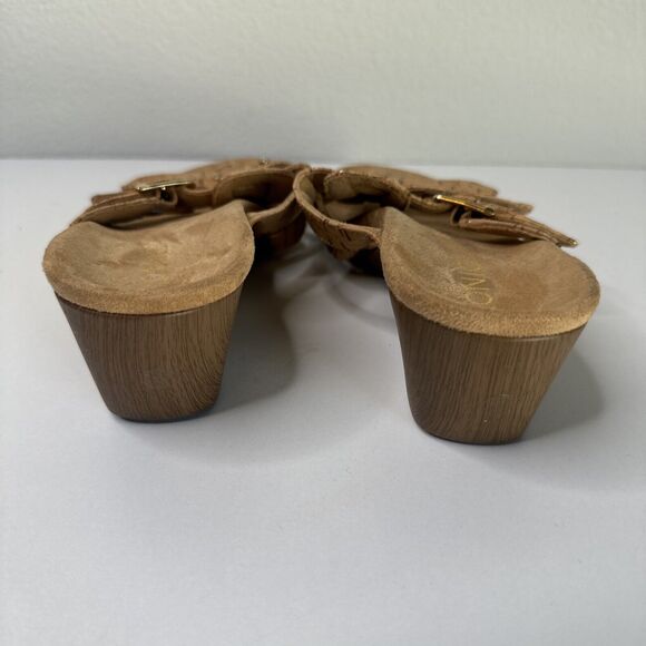 Vionic Women's Beige 2" Pump Round Toe Buckle Strap Wedge Sandals Size 6 - Picture 4 of 5